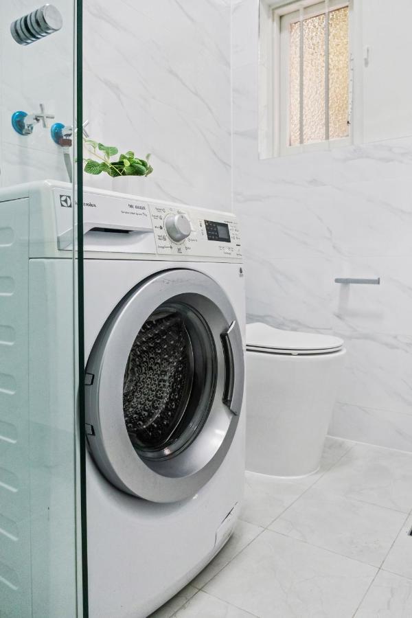 Burwood New 2 Bedroom 2 Bathroom Apartment Sydney Buitenkant foto